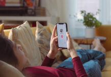 Swipe Right or Left? The Surprising Pros and Cons of Online Dating