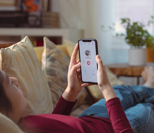 Swipe Right or Left? The Surprising Pros and Cons of Online Dating